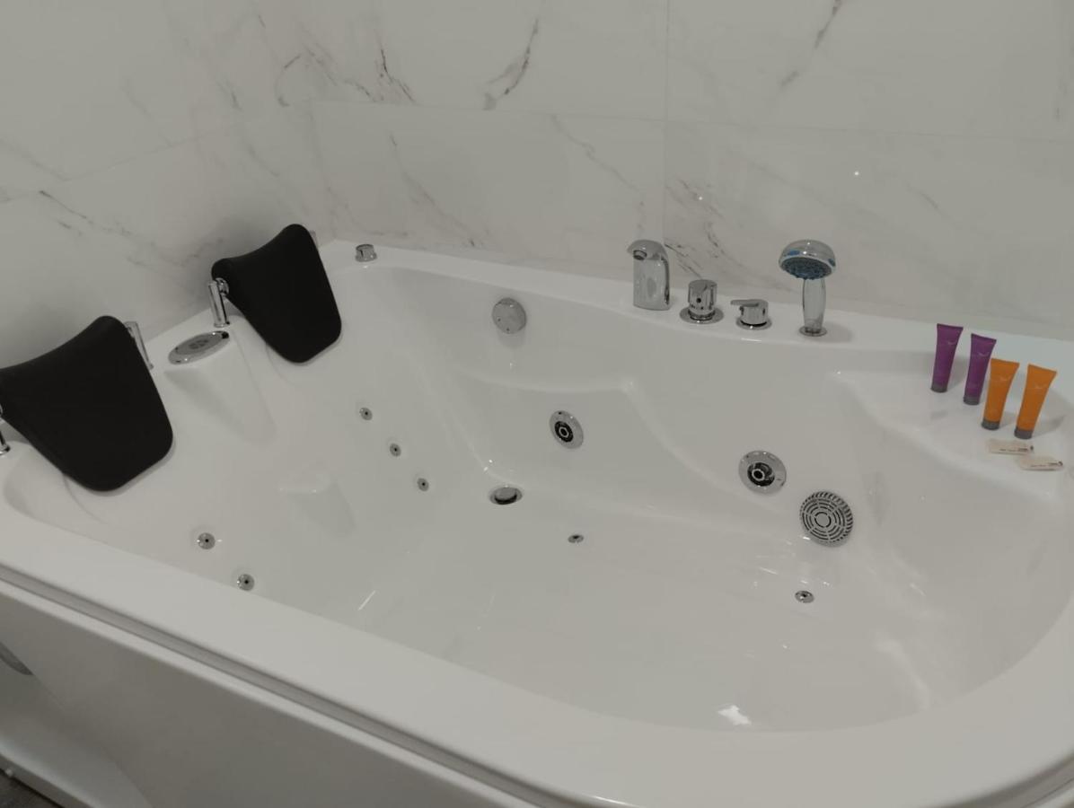 Mini Estudio Jacuzzi Doble Sevilla "Poligono Industrial" Sevilha Exterior foto
