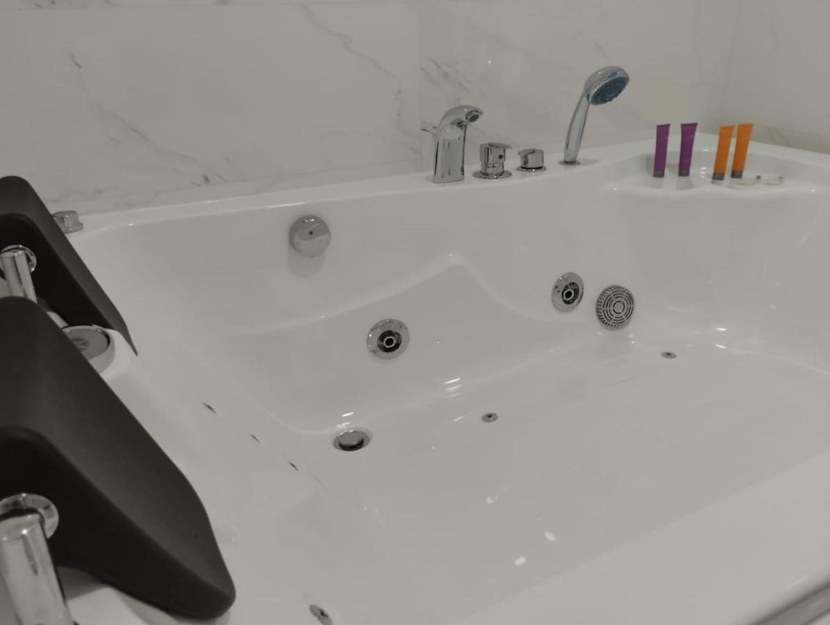 Mini Estudio Jacuzzi Doble Sevilla "Poligono Industrial" Sevilha Exterior foto